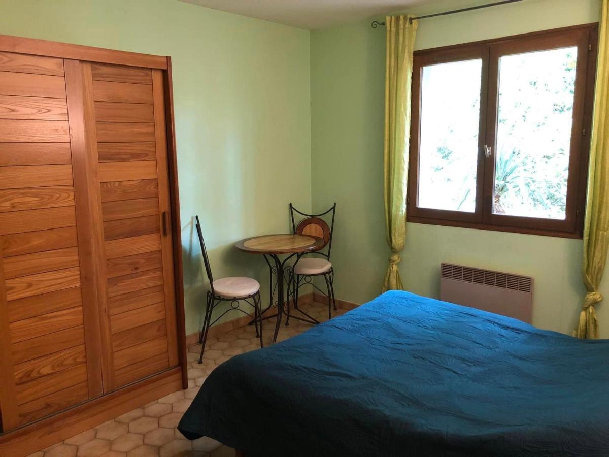 Hotel Les Persedes Lavilledieu  외부 사진