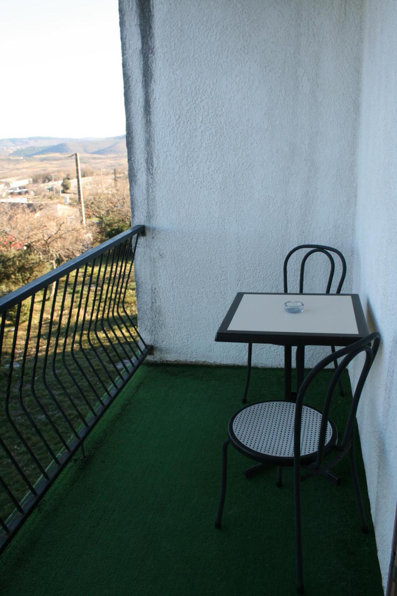 Hotel Les Persedes Lavilledieu  외부 사진